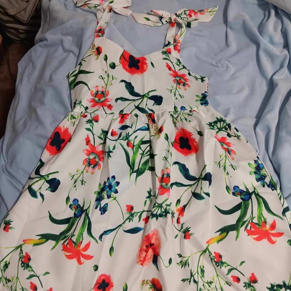 Nwot Floral Kids Dress - White with Multicolor Print Size Medium 8/10